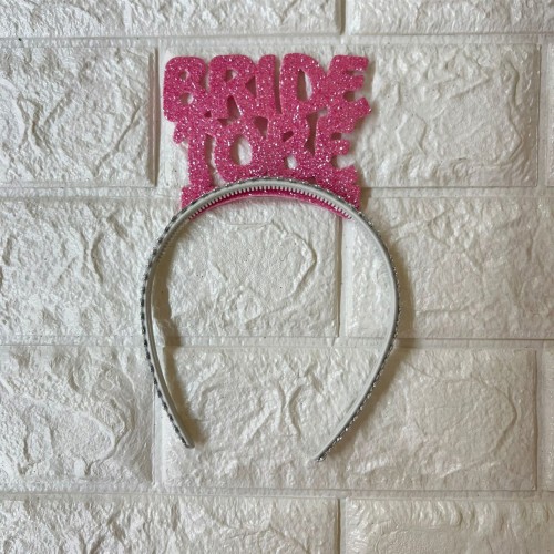 ZERO LAND - Bride To Be Yazılı Plastik Taç Pembe ZERO LAND - Bride To Be Yazılı Plastik Taç Pembe