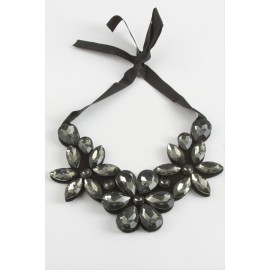 Çiçek Taşlı Yaka Kolye-Gümüş Rengi