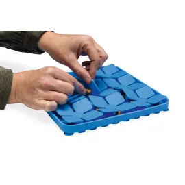 Beeztees Yavru Köpek Mama Yeme Oyuncağı, Kare Şeklinde, Silikon, Mavi, 20X20Cm