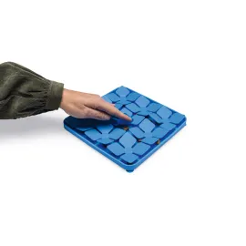 Beeztees Yavru Köpek Mama Yeme Oyuncağı, Kare Şeklinde, Silikon, Mavi, 20X20Cm