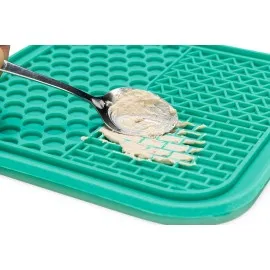 Beeztees Yavru Köpek Yaş Mama Yeme Oyuncağı, Kare Şeklinde, Silikon, Yeşil, 20X20Cm