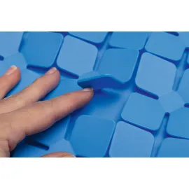 Beeztees Yavru Köpek Mama Yeme Oyuncağı, Kare Şeklinde, Silikon, Mavi, 20X20Cm