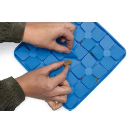 Beeztees Yavru Köpek Mama Yeme Oyuncağı, Kare Şeklinde, Silikon, Mavi, 20X20Cm