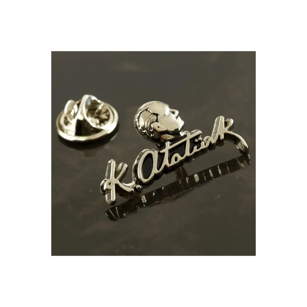 Atatürk İmzalı Yaka Rozet-Gümüş Rengi