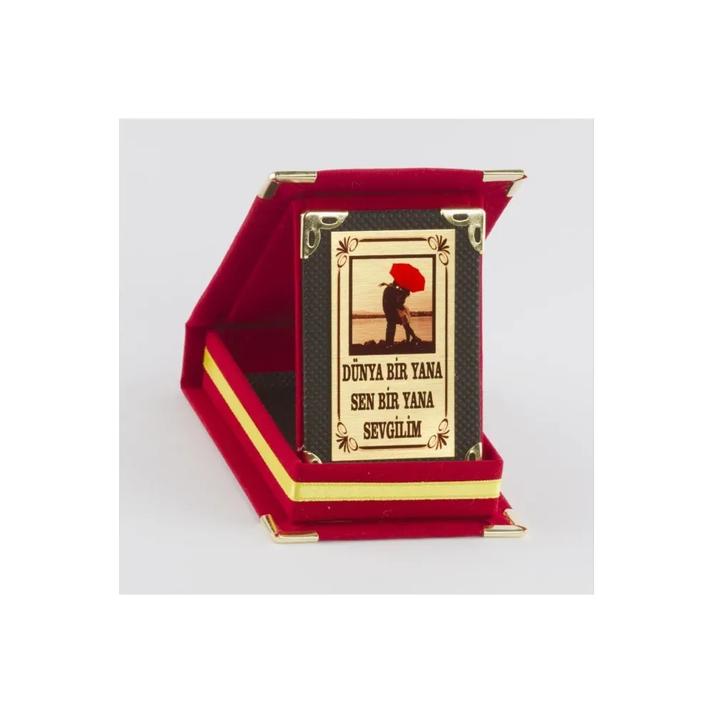Dünya Bir Yana Sen Bir Yana Sevgilim Plaketi-Kırmızı