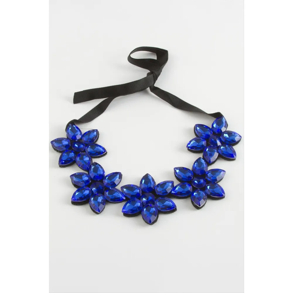 Çiçek Taşlı Yaka Kolye-Gümüş Rengi