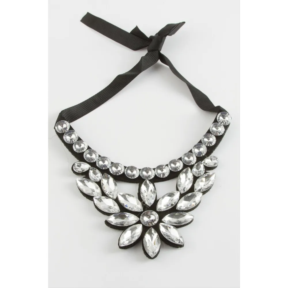 Çiçek Taşlı Yaka Kolye-Gümüş Rengi