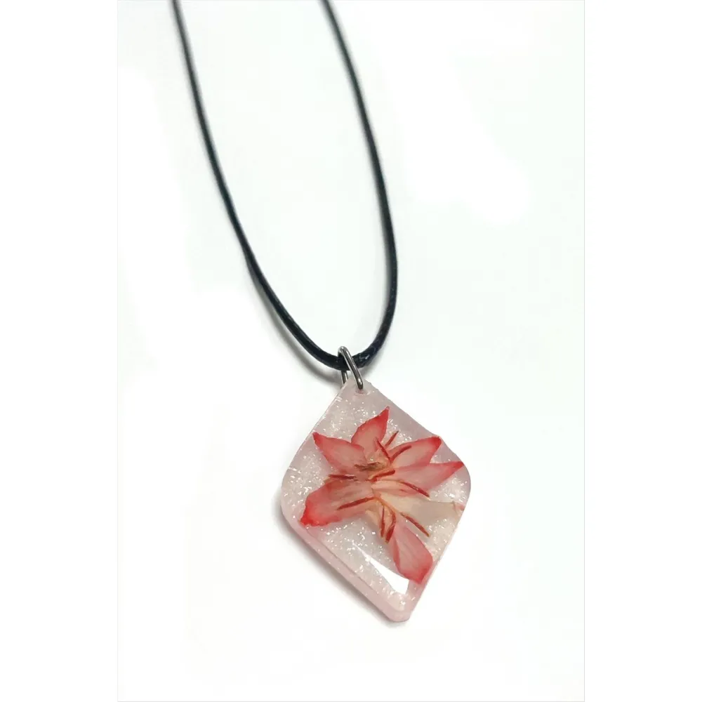 Tesbih Çiçeği Baklava Dilimli Epoksi Kolye-Kırmızı