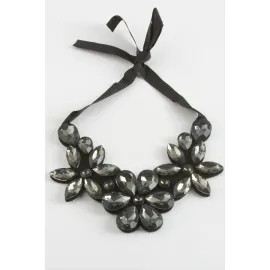 Çiçek Taşlı Yaka Kolye-Gümüş Rengi