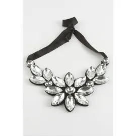 Çiçek Taşlı Yaka Kolye-Gümüş Rengi