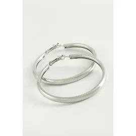 Noktalı Boru Halka Küpe 4,5 Cm-Gümüş Rengi