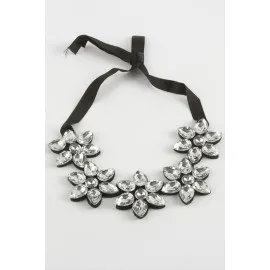 Çiçek Taşlı Yaka Kolye-Gümüş Rengi