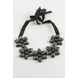 Çiçek Taşlı Yaka Kolye-Antrasit