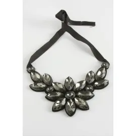 Çiçek Taşlı Yaka Kolye-Antrasit