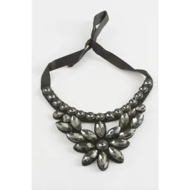 Çiçek Taşlı Yaka Kolye-Antrasit