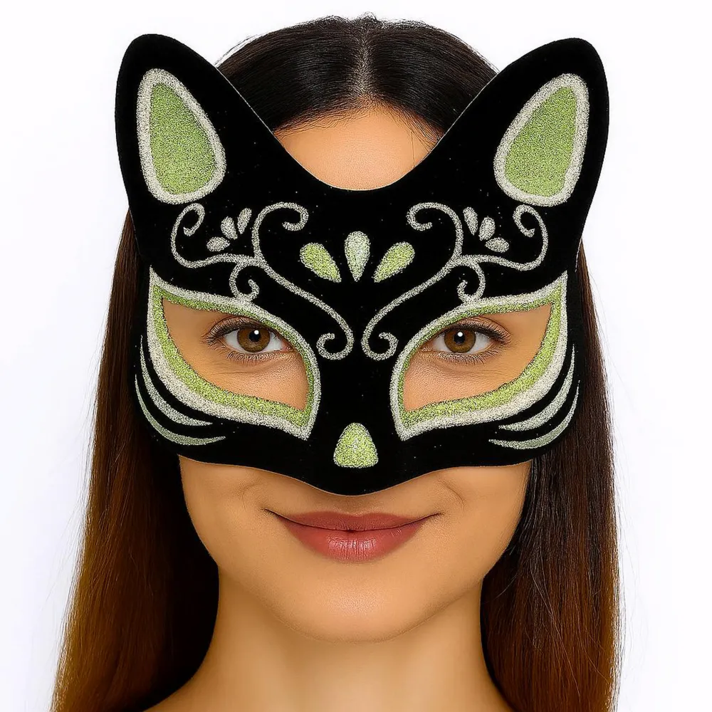 Siyah Renk Süet Kaplama Üzeri Gümüş Yeşil Simli Kedi Maskesi 17x14 cm