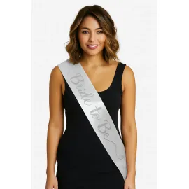 Beyaz Saten Üzerine El Yazısı İtalik Gümüş Bride To Be Kuşağı 10 cm Genişlik