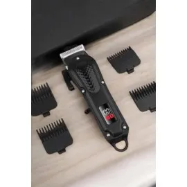 Suya Dayanıklı Tıraş Makinesi Keskin Bıçaklı Dijital Göstergeli Şarjlı