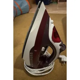 Yeni Nesil Kırmızı Buharlı Ütü 2200 Watt Seramik Tabanlı Yüksek Buhar Gücü