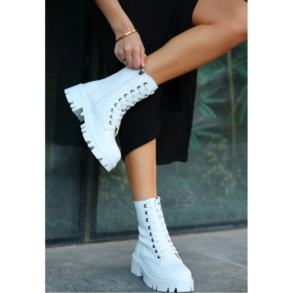 Flona Beyaz Cilt Bağcıklı Bot (Numara: 39)