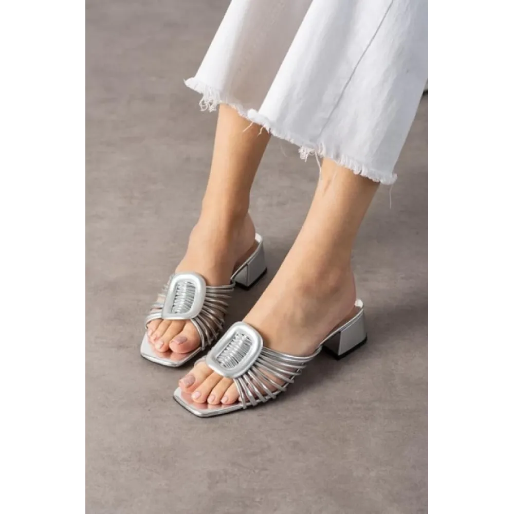 Anca Gümüş Rugan Topuklu Terlik (Numara: 38)