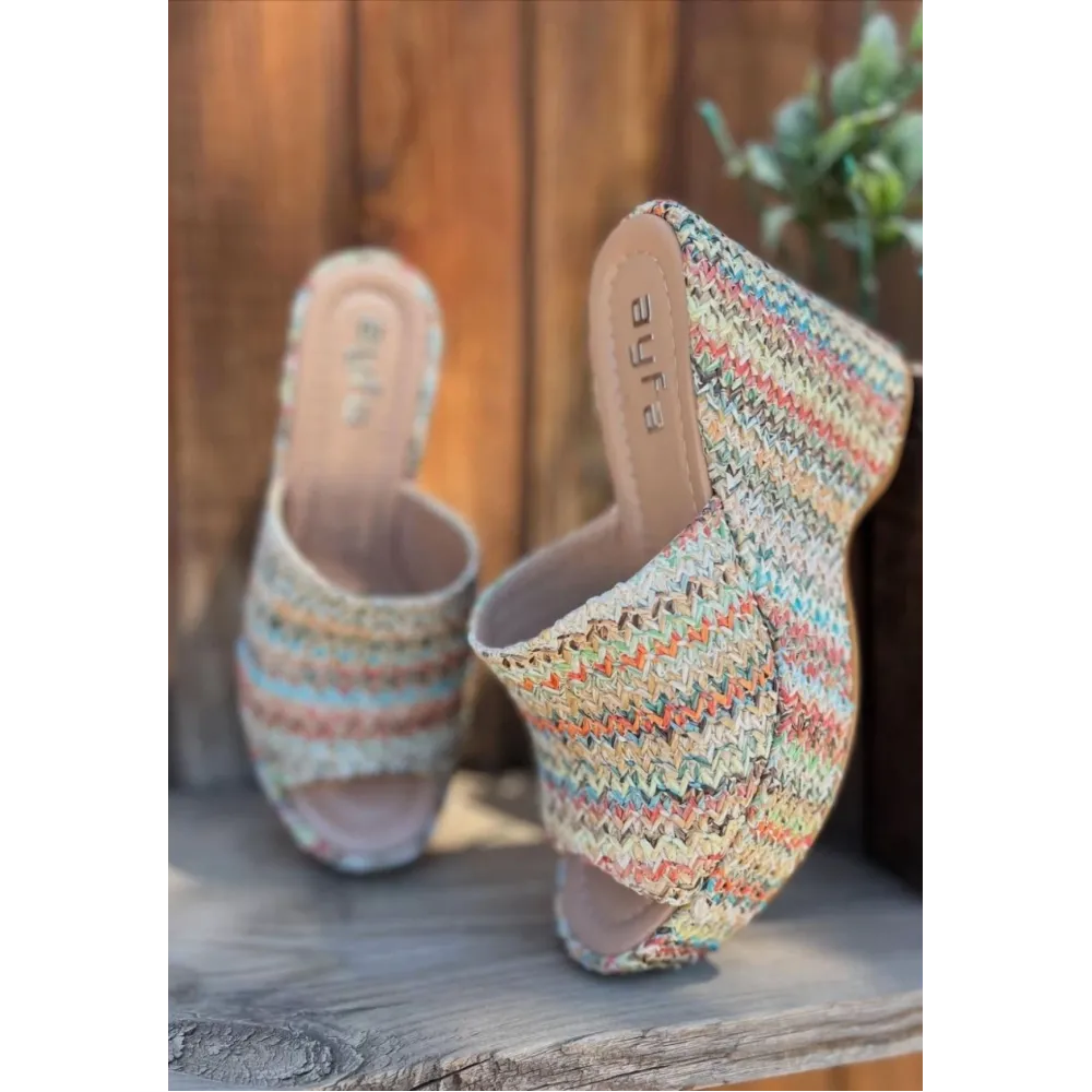 Tlay Kilim Desenli Dolgu Topuk Terlik (Numara: 39)