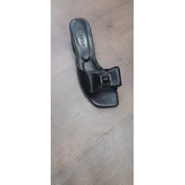 Veor Siyah Cilt Topuklu Terlik (Numara: 38)