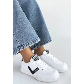 Jowen Beyaz Cilt Siyah Detaylı Bağcıklı Spor Ayakkabı (Numara: 40)