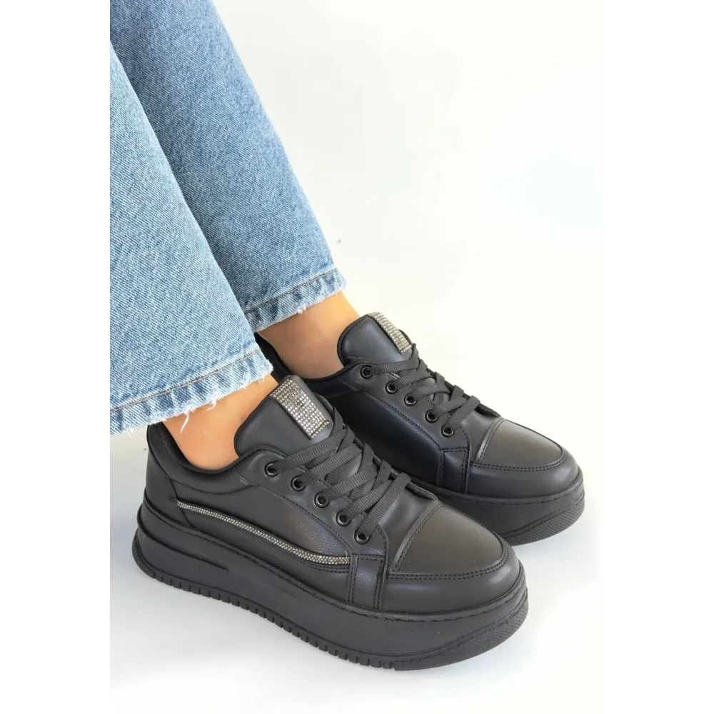 Natte Siyah Cilt Bağcıklı Spor Ayakkabı (Numara: 39)