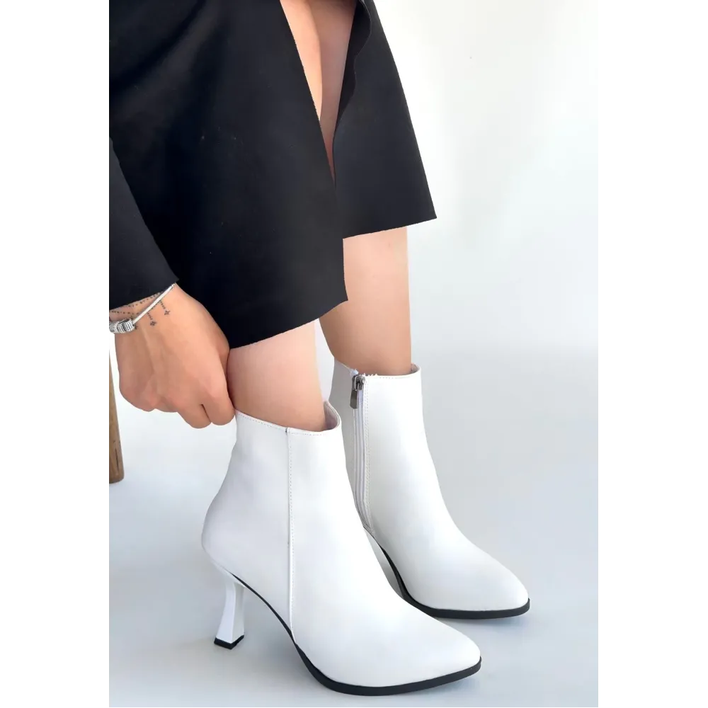 Mişha Beyaz Cilt Topuklu Bot (Numara: 40)