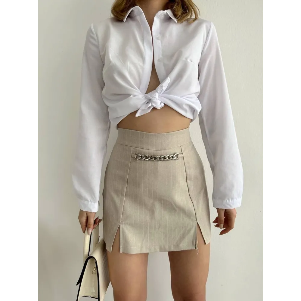 Zincir Detaylı Çizgili Şort Etek Bej (Beden: S)