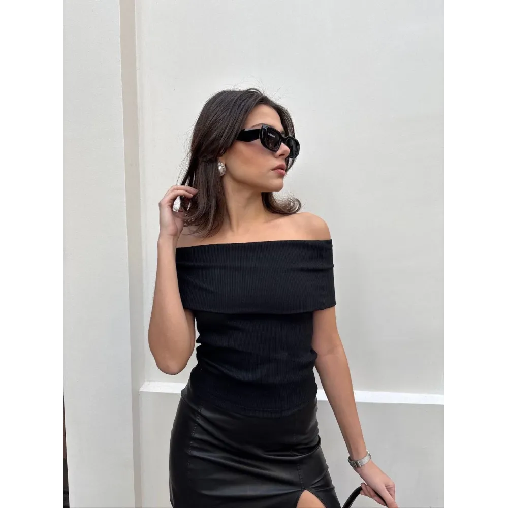 Madonna Yaka Sıfır Kol Bluz Siyah (Beden: S)