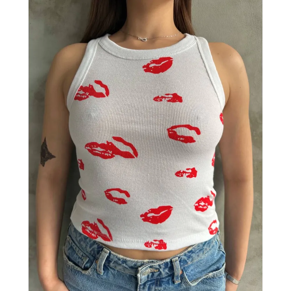 Öpücük Baskılı Bluz Beyaz (Beden: Standart)