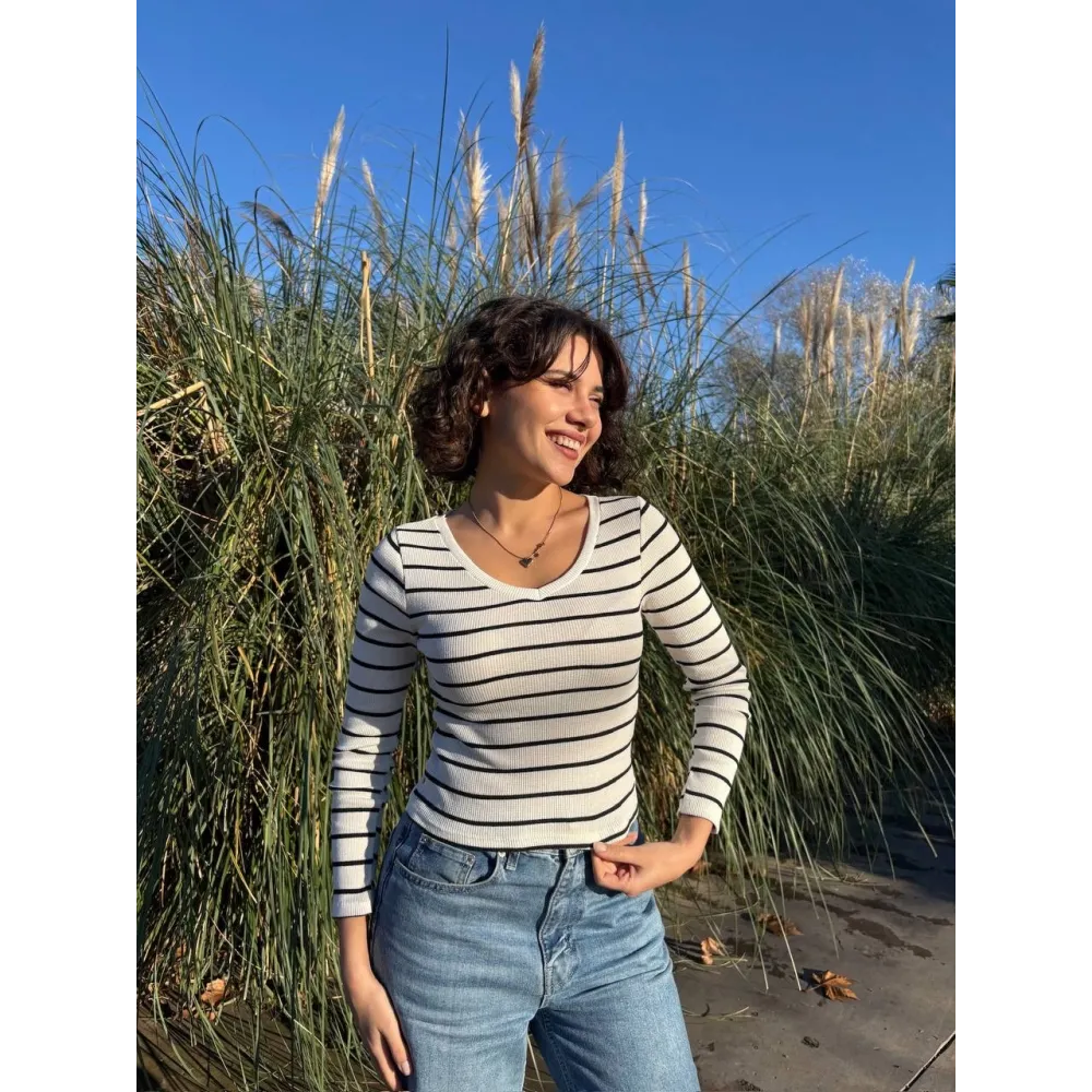 V Yaka Çizgili Bluz Beyaz A3699 (Beden: S)