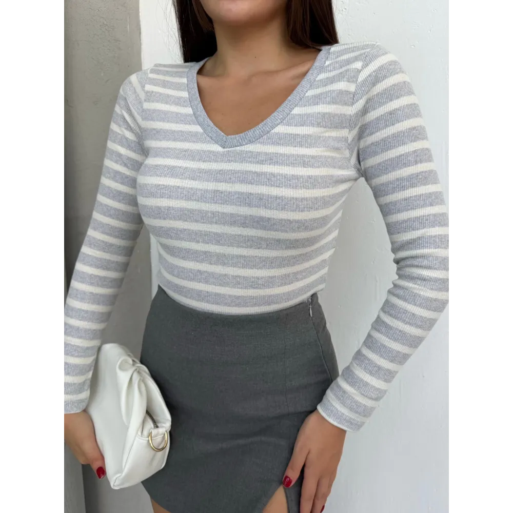 V Yaka Çizgili Bluz Gri A3699 (Beden: M)