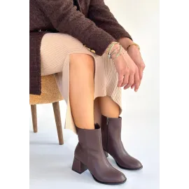 Tendy Kahverengi Cilt Topuklu Bot (Numara: 39)