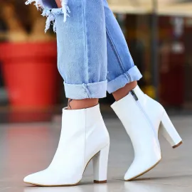 Loora Beyaz Rugan Desenli Topuklu Bot (Numara: 39)