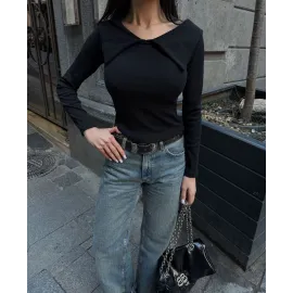 Kelebek Yaka Uzun Kol Bluz Siyah (Beden: L)