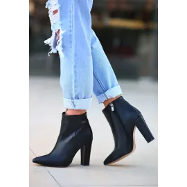 Loora Siyah Cilt Topuklu Bot (Numara: 37)