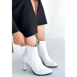Mişha Beyaz Cilt Topuklu Bot (Numara: 40)