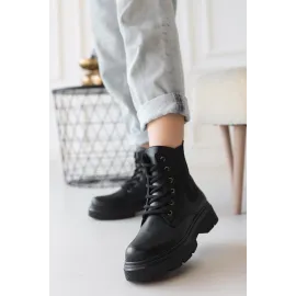 Daum Siyah Cilt Bağcıklı Bot (Numara: 39)