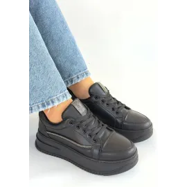 Natte Siyah Cilt Bağcıklı Spor Ayakkabı (Numara: 38)