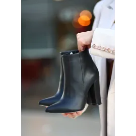 Loora Siyah Cilt Topuklu Bot (Numara: 39)