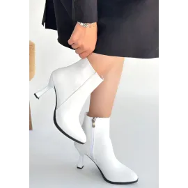 Mişha Beyaz Cilt Topuklu Bot (Numara: 40)