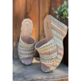 Tlay Kilim Desenli Dolgu Topuk Terlik (Numara: 39)