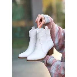 Akver Bej Cilt Topuklu Bot (Numara: 40)