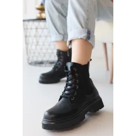 Daum Siyah Cilt Bağcıklı Bot (Numara: 36)