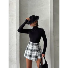 İki Düğmeli Şort Ch Kumaş Etek Ekoseli Siyahbeyaz H26414 (Beden: M)