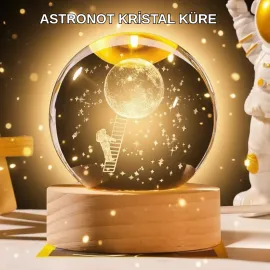 5 Cm 3D Kristal Astronot Küre Lamba – Dekoratif Led Işıklı Ahşap Stand